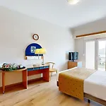 Lucy 4* Chalkís