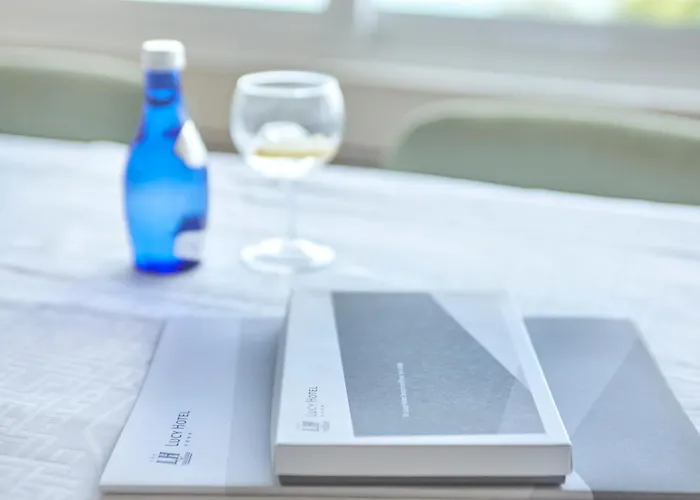 Lucy מלון Chalkís