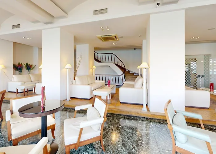 Lucy Szálloda Chalkís