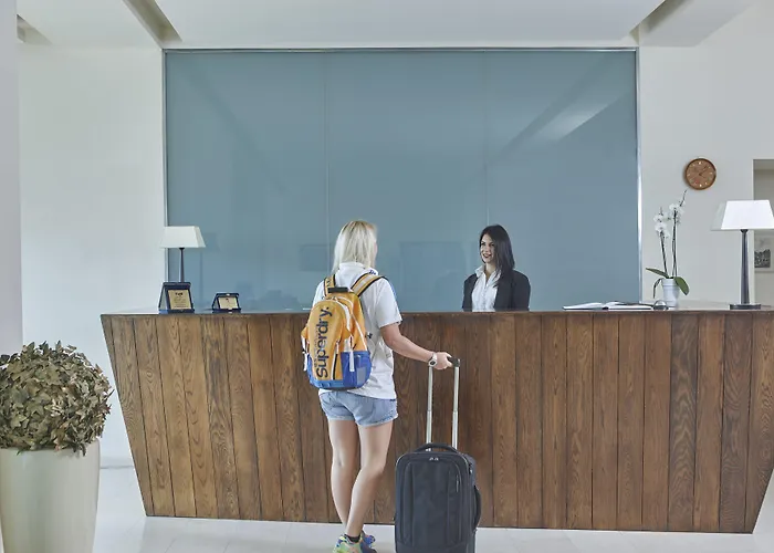 Lucy מלון Chalkís