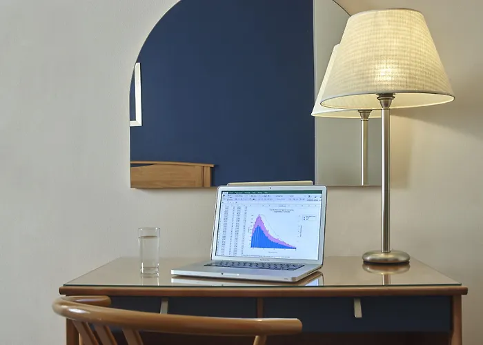 Lucy מלון Chalkís