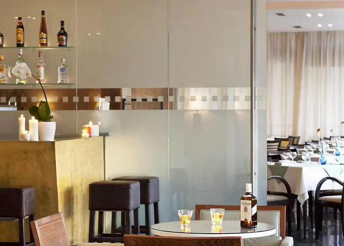 Lucy מלון Chalkís